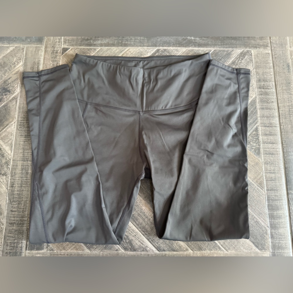 Gray High Waisted Athletic Leggings with Pockets | Size L